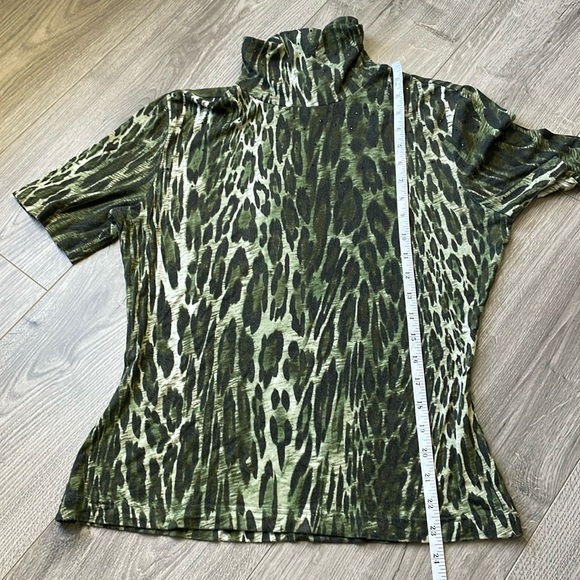 St .John Sport short sleeve with mock neck and black embellished studs. - Picture 8 of 8